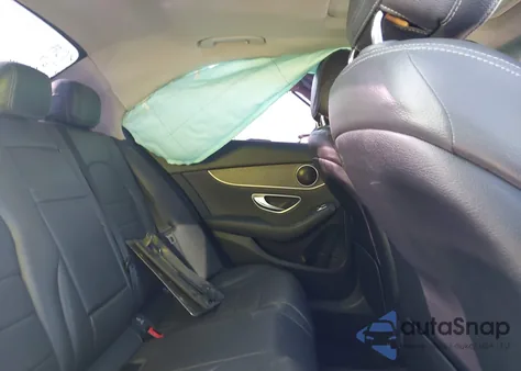 2019 Mercedes-Benz C 300 z USA, uszkodzony, nr VIN 55SWF8DB1KU308526